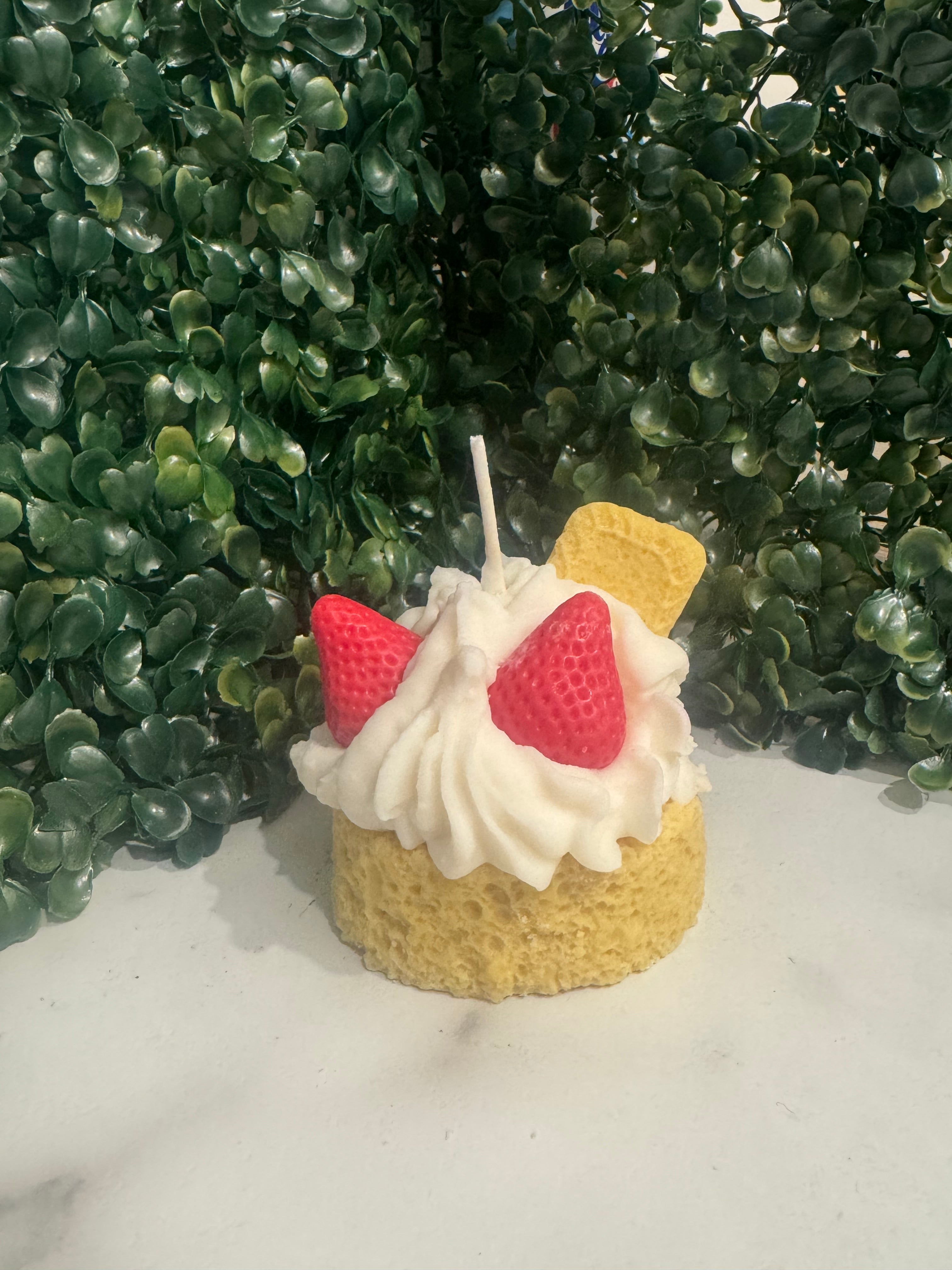 Strawberry shortcake scented soy candle