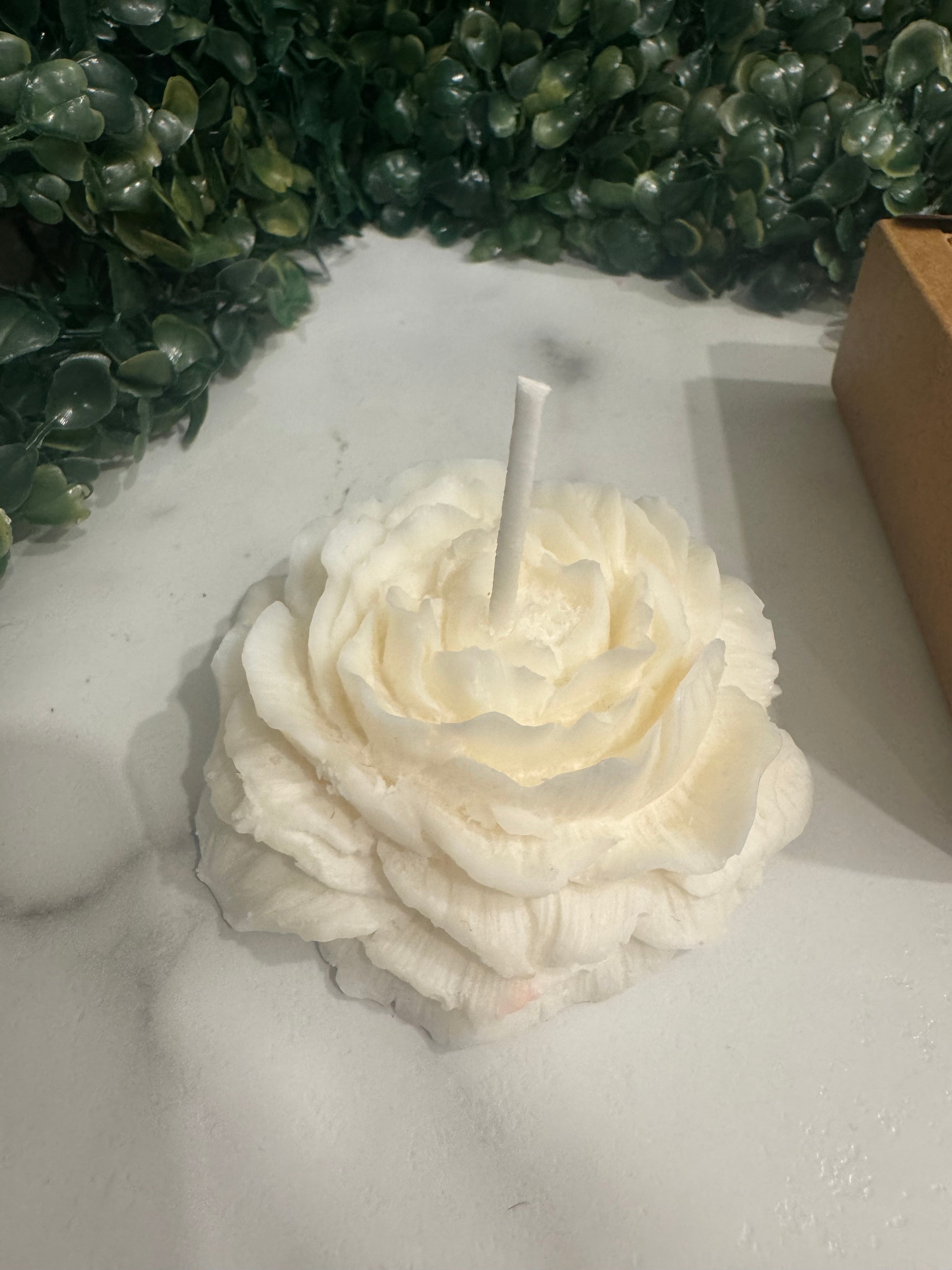 White peony scented soy candle