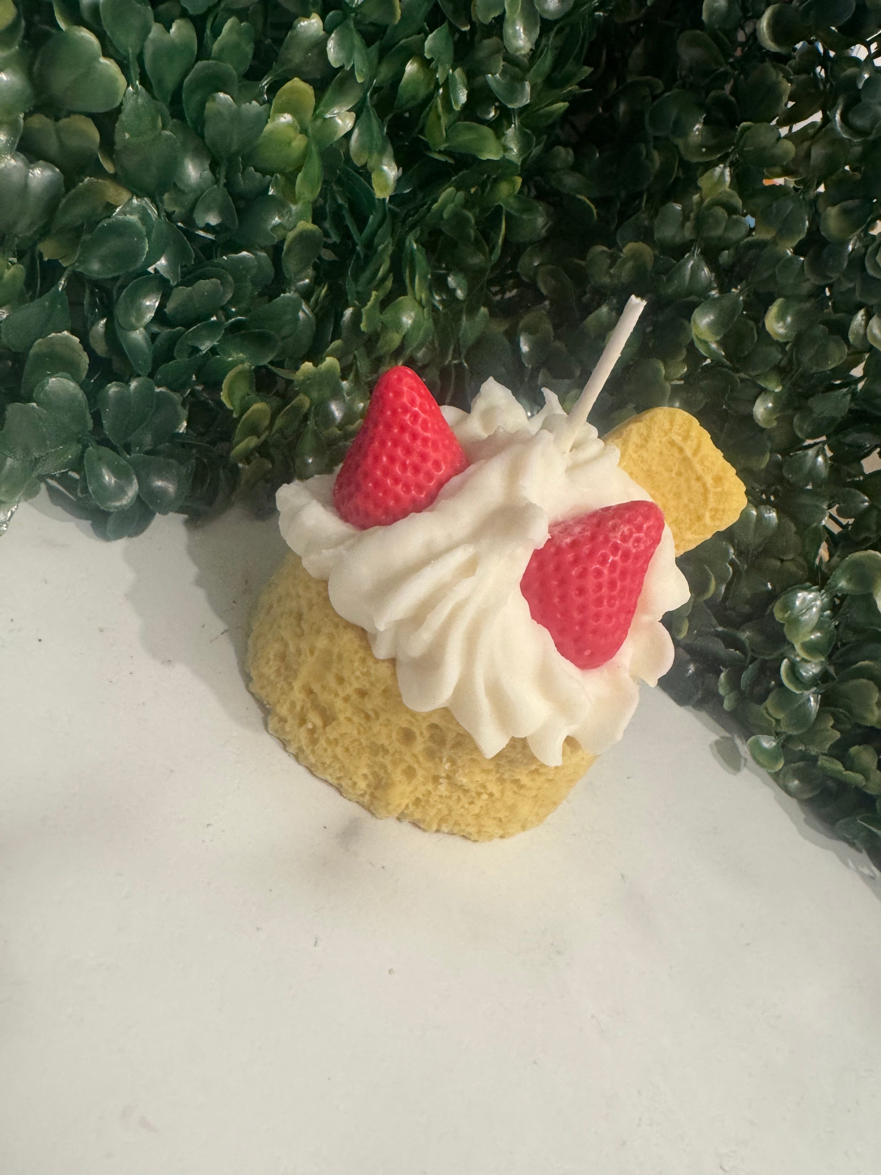 Strawberry shortcake scented soy candle